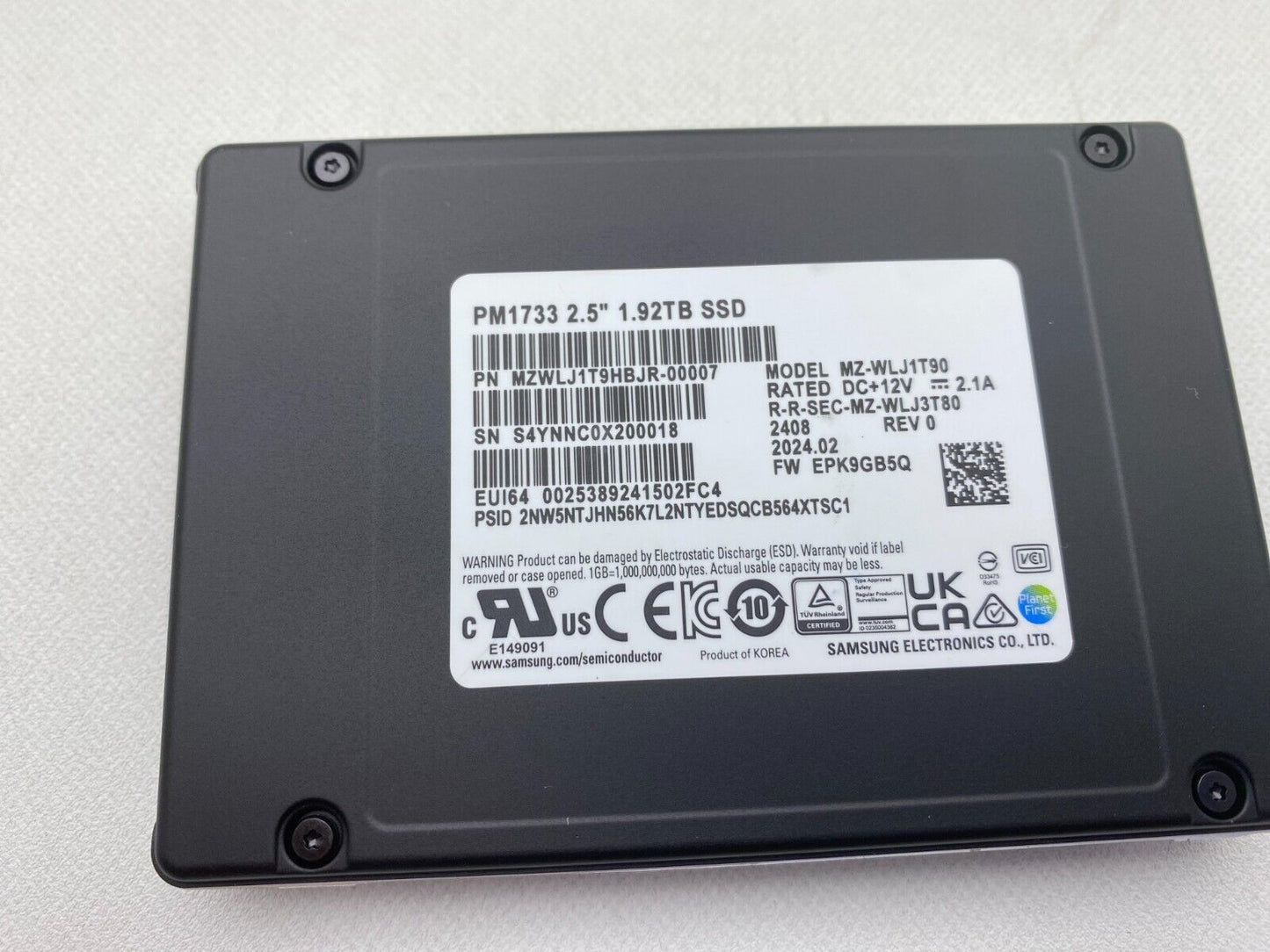 Samsung PM1733 MZWLJ1T9HBJR-00007 2.5 in 1.92 TB Internal SSD