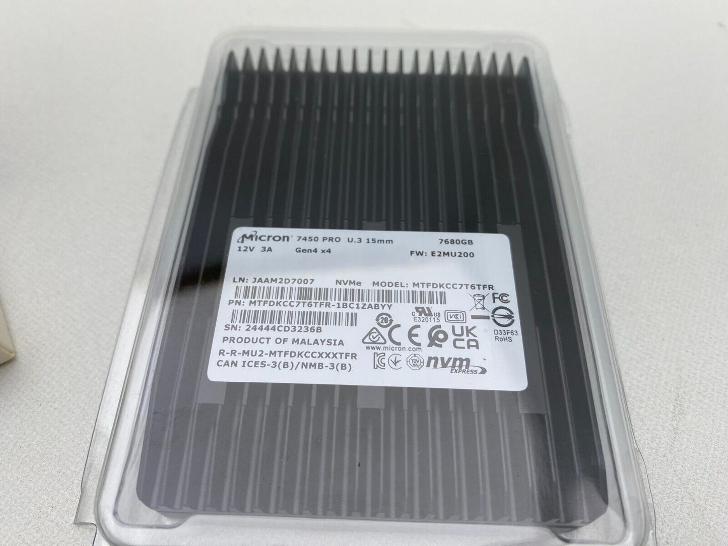 New Micron MTFDKCC7T6TFR-1BC1ZABYYR 7450 PRO - SSD - 7.68 TB - U.3 PCIe 4.0 NVMe