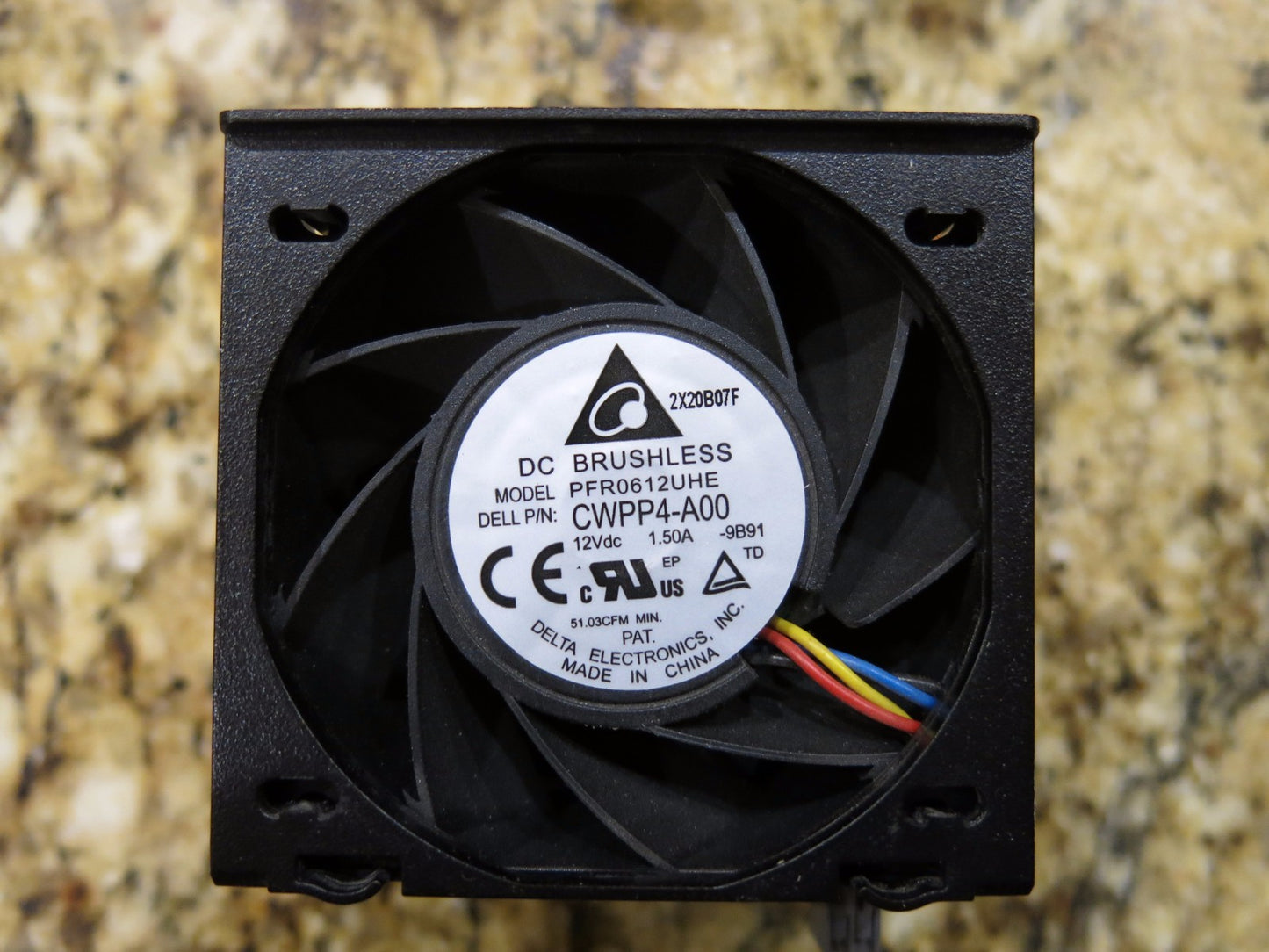 NEW Dell PowerEdge Hot Swap Fan Delta CWPP4 R815 R810 R715 Precision R5500 419VC