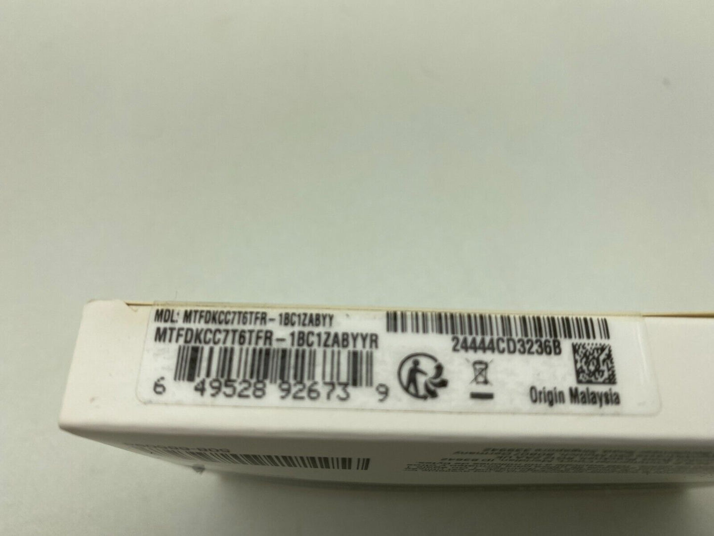 New Micron MTFDKCC7T6TFR-1BC1ZABYYR 7450 PRO - SSD - 7.68 TB - U.3 PCIe 4.0 NVMe