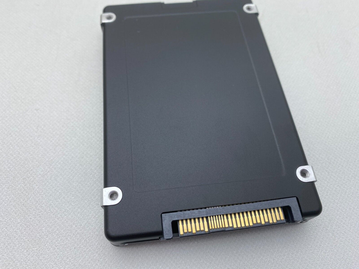 Samsung PM1733 MZWLJ1T9HBJR-00007 2.5 in 1.92 TB Internal SSD