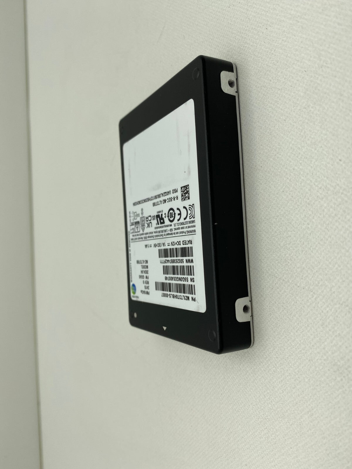 Samsung PM1643A 3.84TB, 2.5 inch Internal SSD - MZILT3T8HBLS-00007