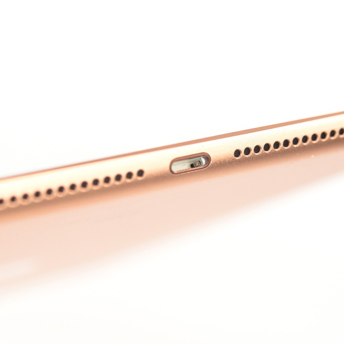 Apple iPad 5th Gen. Gold 9.7" 32GB Wi-Fi Touch Tablet MPGT2LL/A A1822 - Grade B