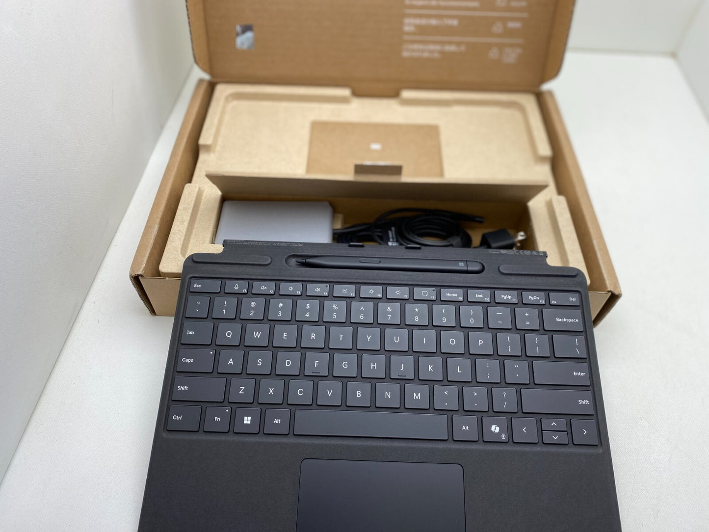 Microsoft Surface Pro 10 13" Ultra 5 135U 32GB 512 wty 3/2026 Keybord Pen 2