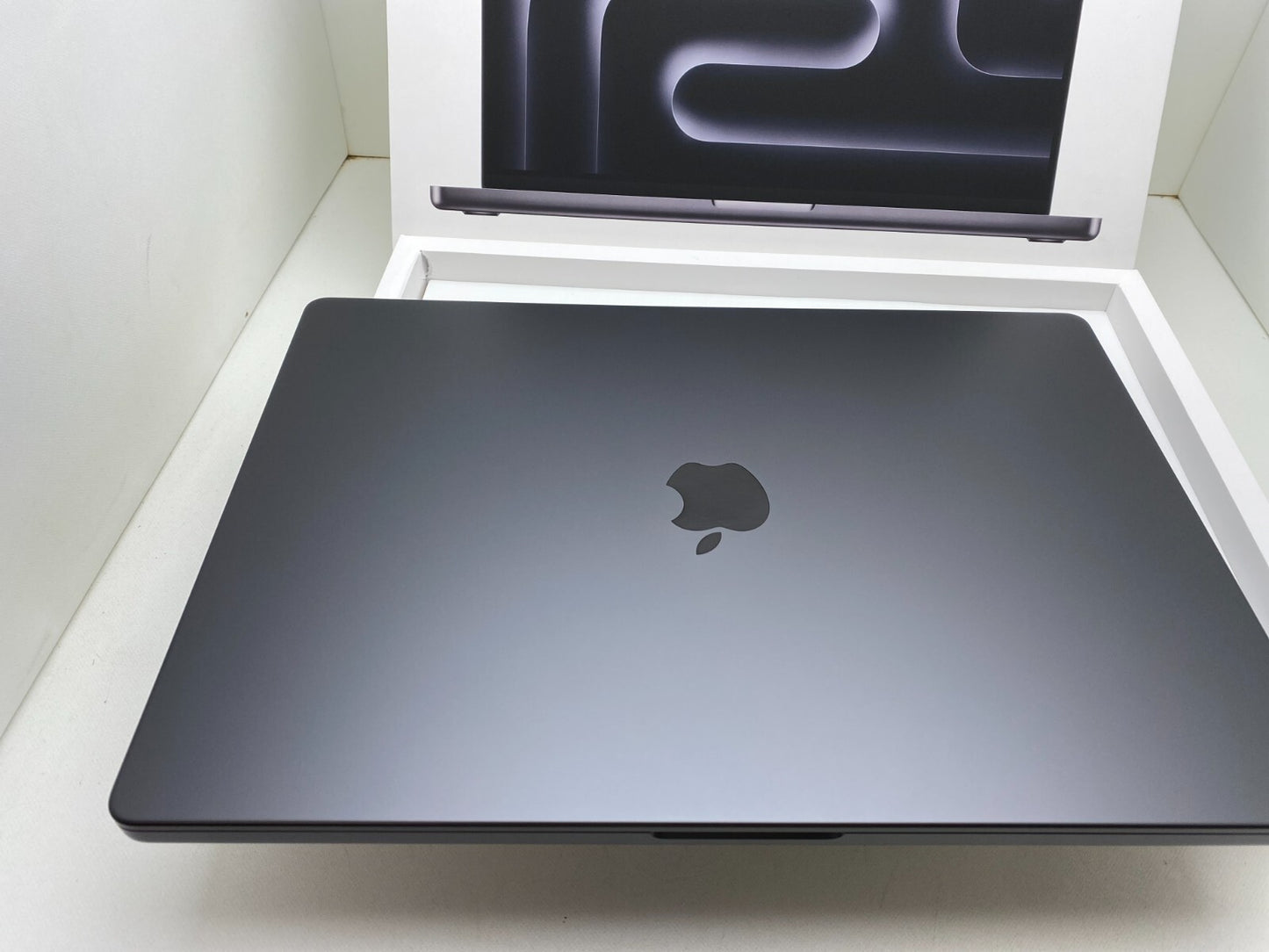 Apple MacBook Pro 16" 1TB SSD, M3 Max, 64GB) 16 Core 40 Core warranty 11/2025