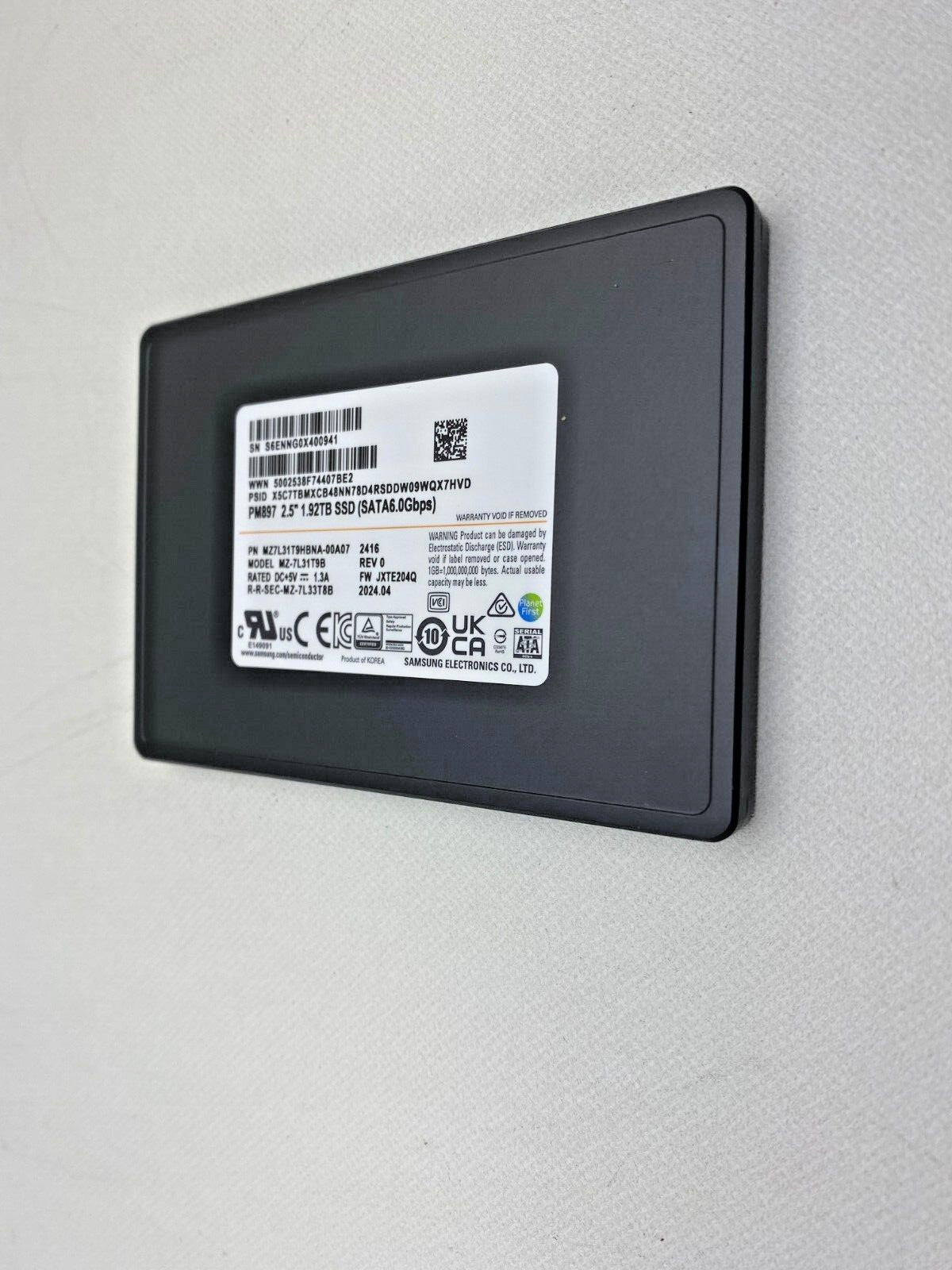 Samsung PM897 2.5" 1.92TB SATA III 6Gb/s 2.5" 7mm TLC SSD MZ7L31T9HBNA-00A07