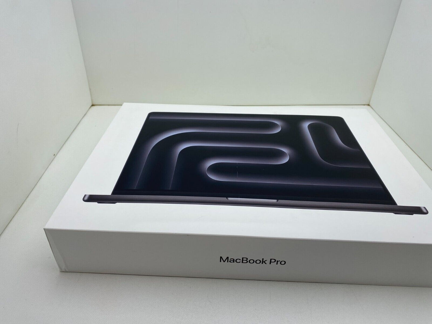 New Apple MacBook Pro 16" 512 SSD, M3 Max, 36GB) 14 Core 30 Core