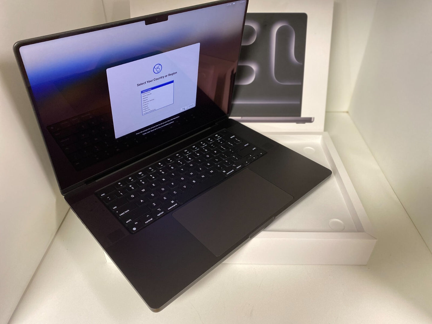 Apple MacBook Pro 16" 1TB SSD, M3 Max, 64GB) 16 Core 40 Core warranty 11/2025