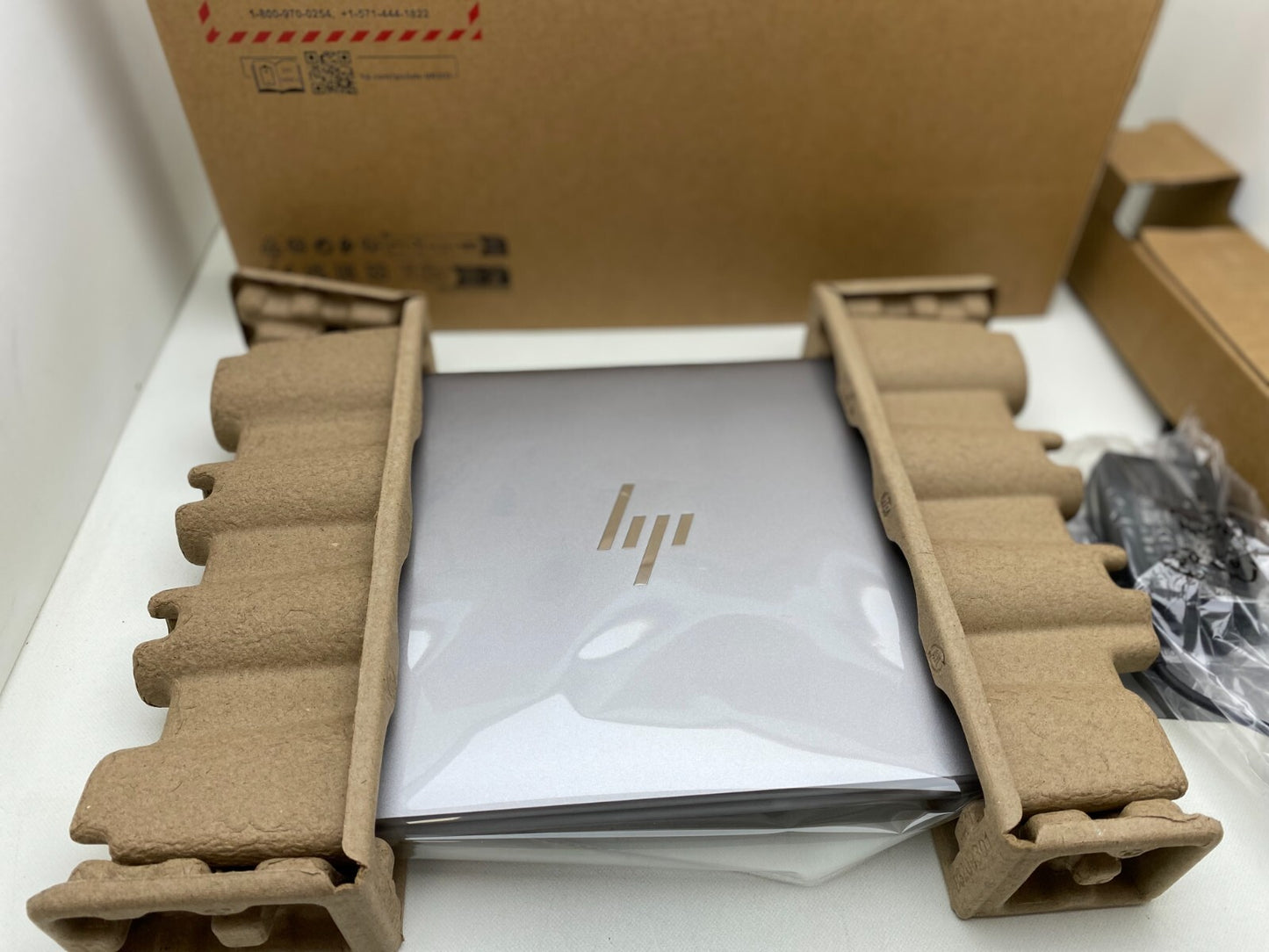 HP ZBook Firefly G10 A 14" Workstation - Ryzen 9 - 64GB - 2TB Wrnt 9/2028 Touch