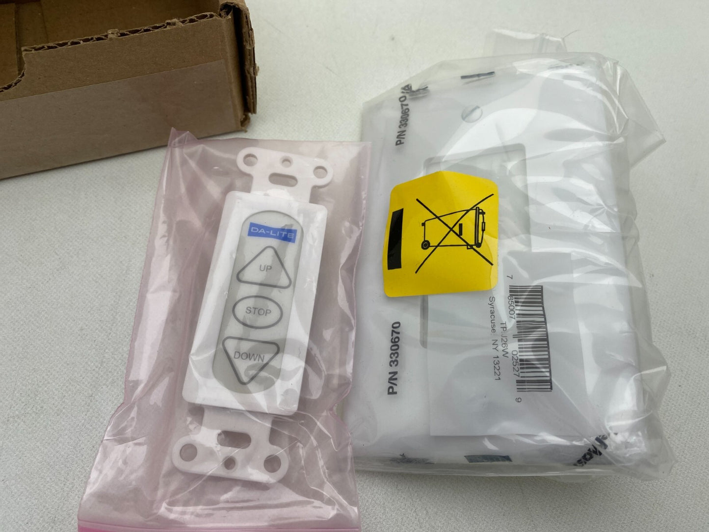 Da-Lite 40975 Extra Three Button Low Voltage Control Switch