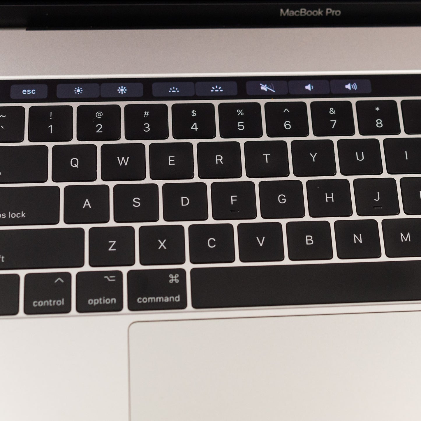 Apple MacBook Pro 15" 2017 Silver i7 2.8GHz 16GB 512GB SSD MPTR2LL/A A1707 LB