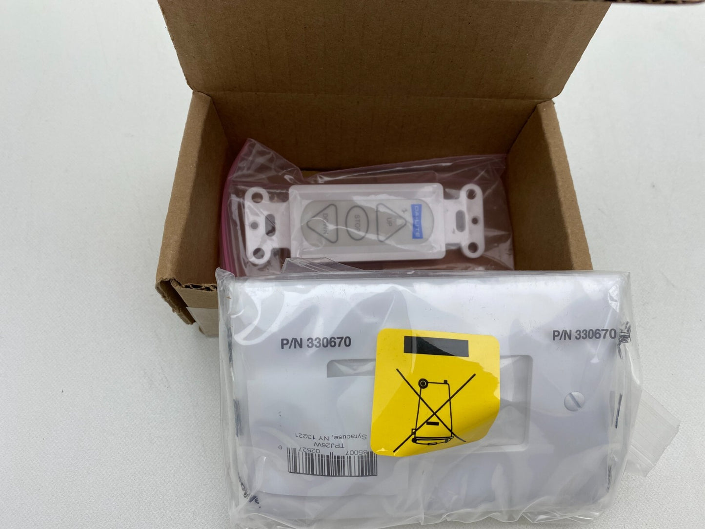 Da-Lite 40975 Extra Three Button Low Voltage Control Switch