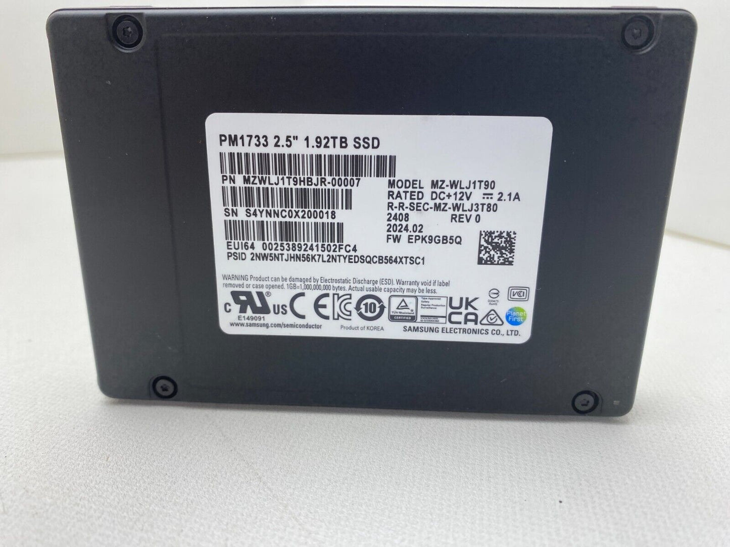 Samsung PM1733 MZWLJ1T9HBJR-00007 2.5 in 1.92 TB Internal SSD
