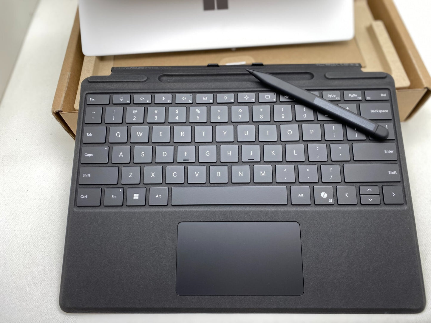 Microsoft Surface Pro 10 13" Ultra 5 135U 32GB 512 wty 3/2026 Keybord Pen 2