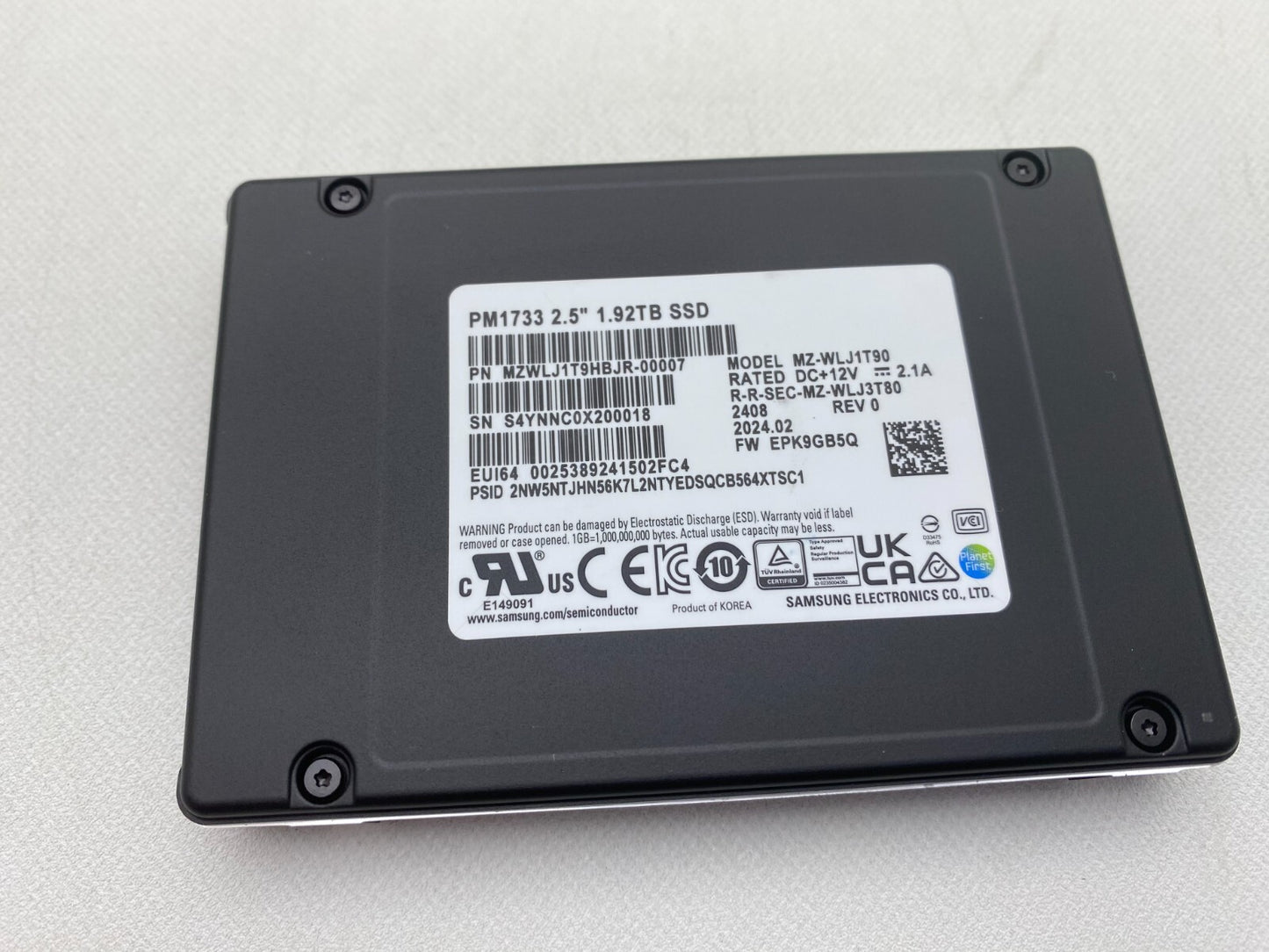 Samsung PM1733 MZWLJ1T9HBJR-00007 2.5 in 1.92 TB Internal SSD