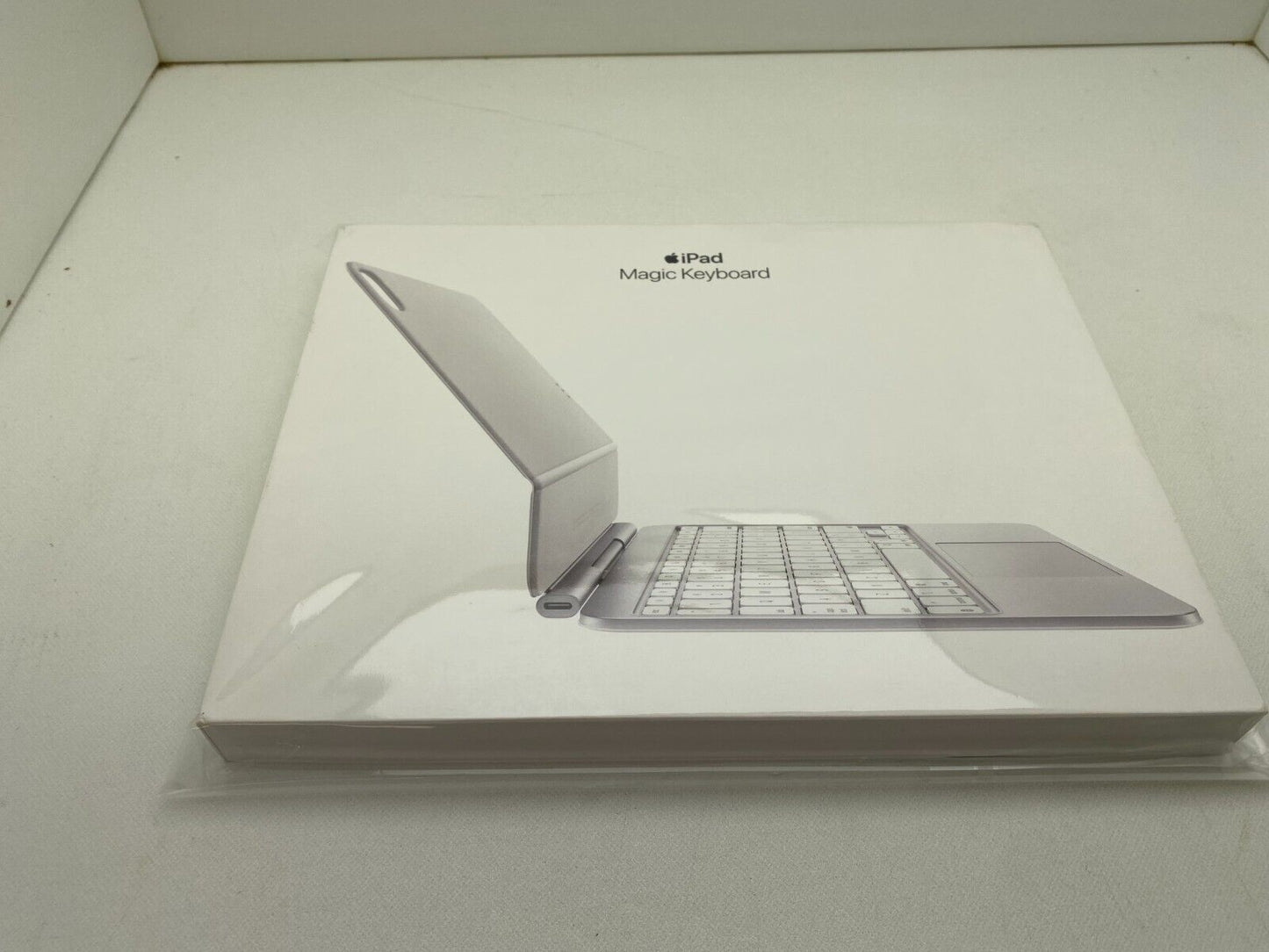 OPEN BOX - Apple Magic Keyboard Case iPad Pro 11 inch M4 - White A2975 MWR03LL/A