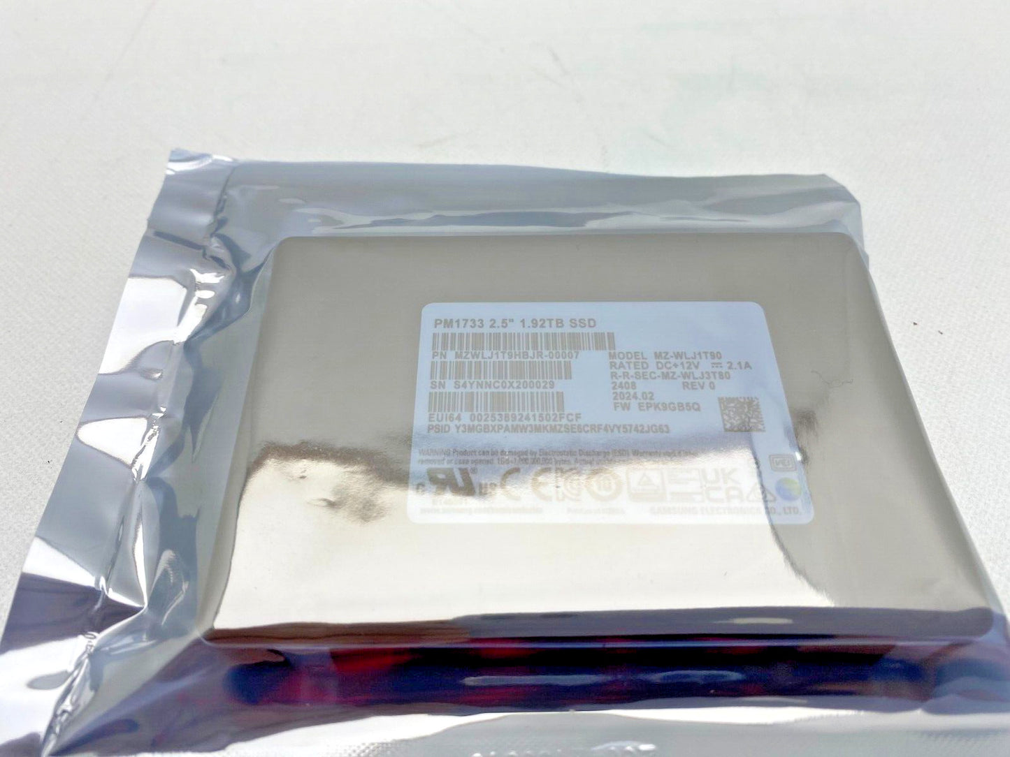 Samsung PM1733 MZWLJ1T9HBJR-00007 2.5 in 1.92 TB Internal SSD
