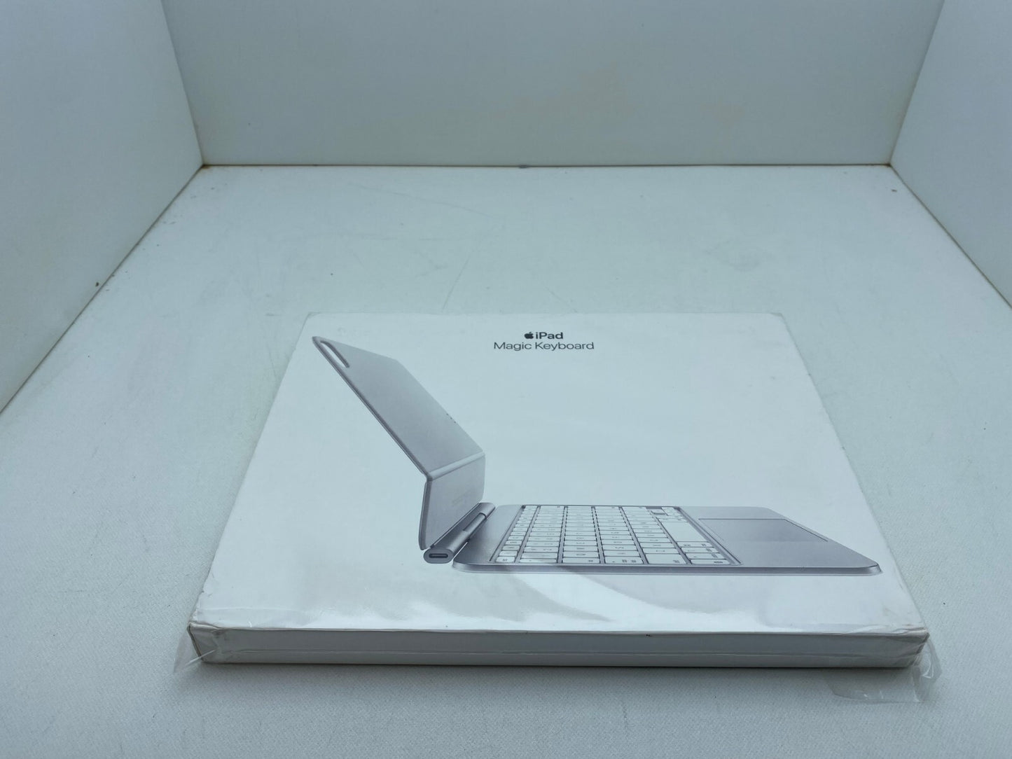Apple Magic Keyboard for iPad Pro 11 inch (M4) MWR03LL/A, A2975 - White