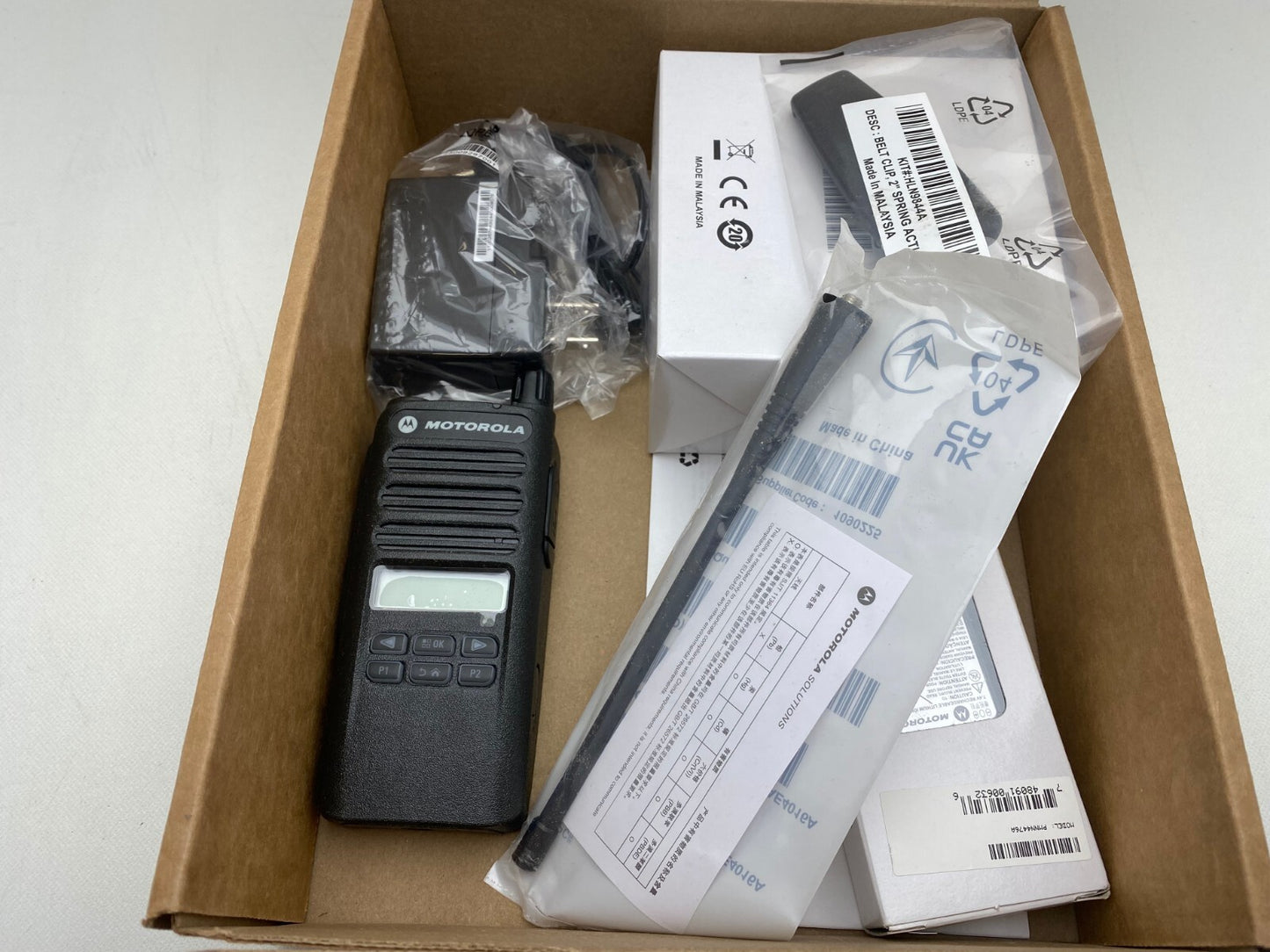 Motorola CP100D UHF Digital Portable Radio 403-480 MHz Model# AAH87YDH9JA2AN
