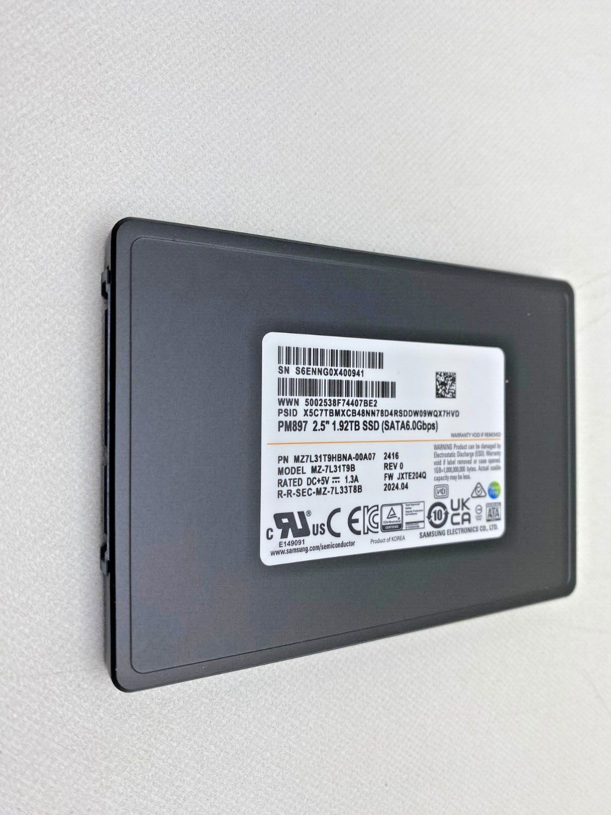Samsung PM897 2.5" 1.92TB SATA III 6Gb/s 2.5" 7mm TLC SSD MZ7L31T9HBNA-00A07