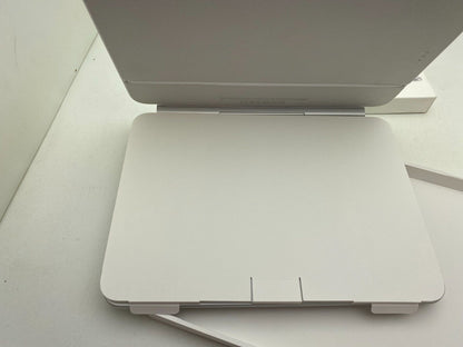 OPEN BOX - Apple Magic Keyboard Case iPad Pro 11 inch M4 - White A2975 MWR03LL/A